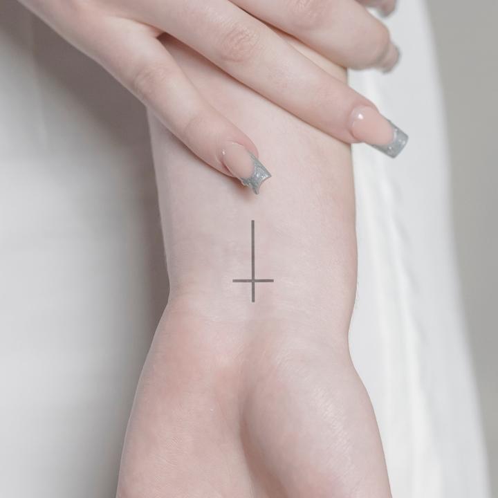 Actual product image minink Temporary tattoo - Small cross