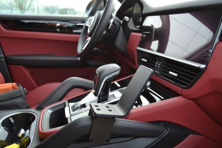 Actual product image Brodit ProClip Porsche Cayenne Bj. 19 855457