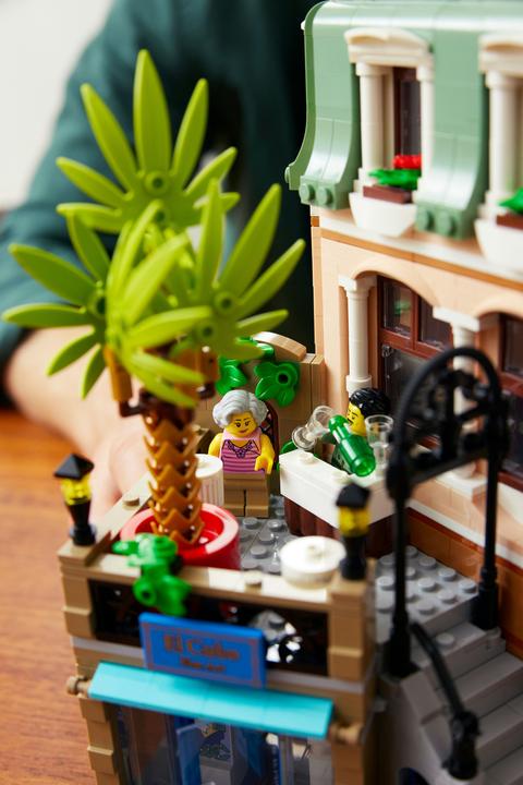 Actual product image LEGO Boutique- Hotel (10297, LEGO Rare Sets)