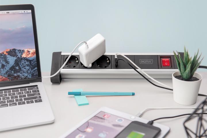 Produktbild Digitus Home & Office Steckdosenleiste 3-fach mit 1 x USB-C™ / 1 x USB A Anschluss (1.50 m)