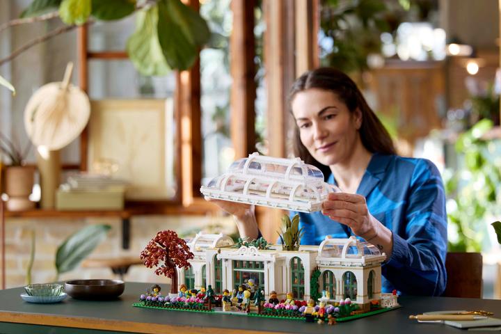 Actual product image LEGO The botanical garden (21353, LEGO Ideas, LEGO Rare Sets)