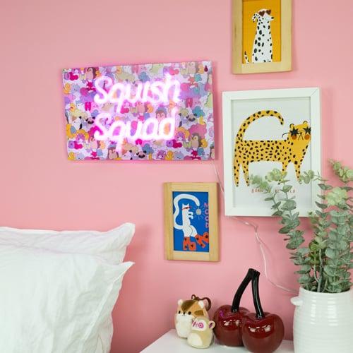 Immagine prodotto Squishmallows Squish Squad Neon Wall Light - Neon Pink