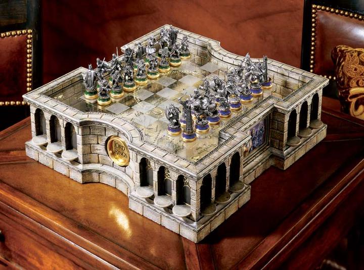 Actual product image Noble Collection Lord of the Rings Chess Set
