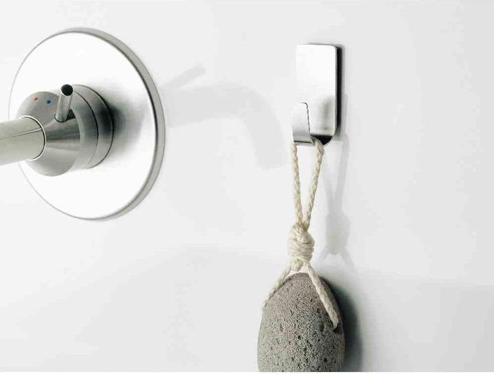 Actual product image tesa Powerstrips Waterproof Hook ZOOM