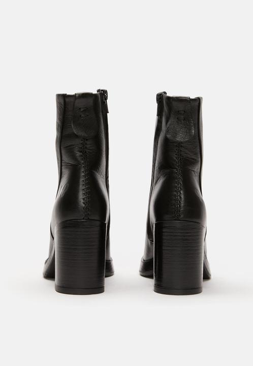 Image du produit Felmini VALERIA D574, la botte à talon de, est fabriquée en cuir noir et offre une (40)