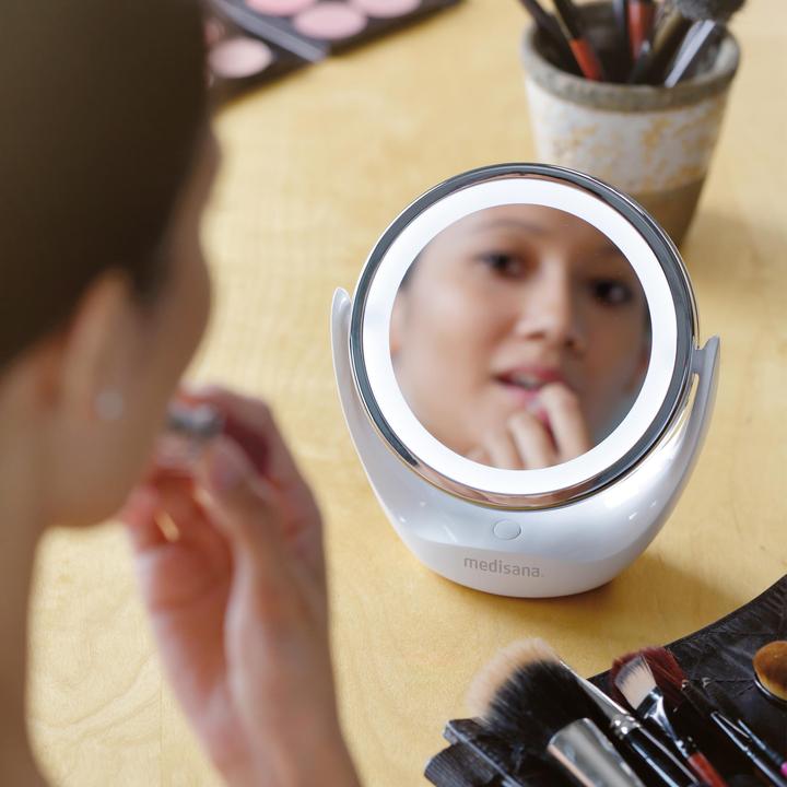 Actual product image Medisana CM 835 2in1 Cosmetic mirror, Ø 12 cm