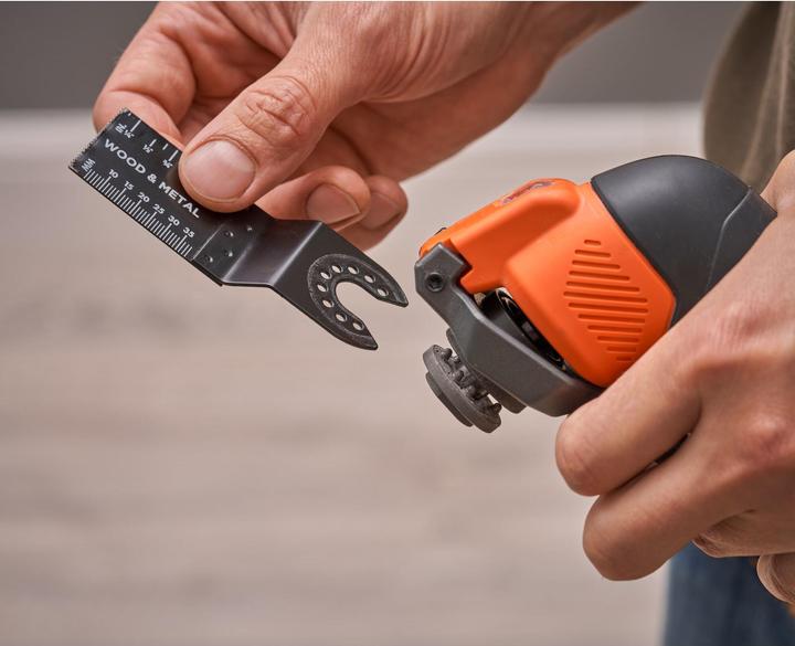 Produktbild Black & Decker 18 V Multifunktionswerkzeug, 1A Ladegerät, 1x 2,0 Ah Akku, 20-tlg Zubehör, Kitbox