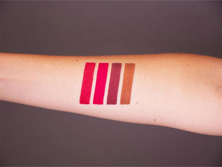 Image du produit Deborah Milano Rouge foncé Fluid Velvet Mat Lipstick (14)