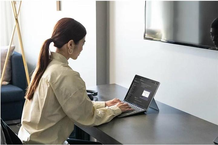 Produktbild Microsoft Surface Pro Keyboard mit Stiftaufbewahrung for business (CH, Docking)