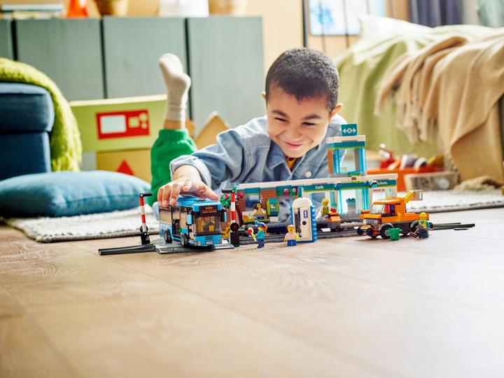 Produktbild LEGO Bahnhof (60335, LEGO City)