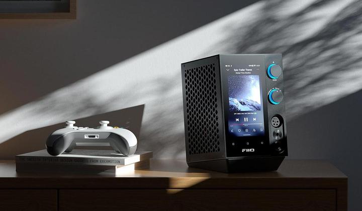 Actual product image FiiO R7 (USB-DAC, Display, Microphones, gain switch, Bluetooth, Wi-Fi)