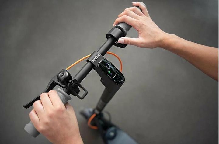 Productafbeelding Segway-Ninebot KickScooter F40D II van Segway (20 km/h, 40 km, 350 W)