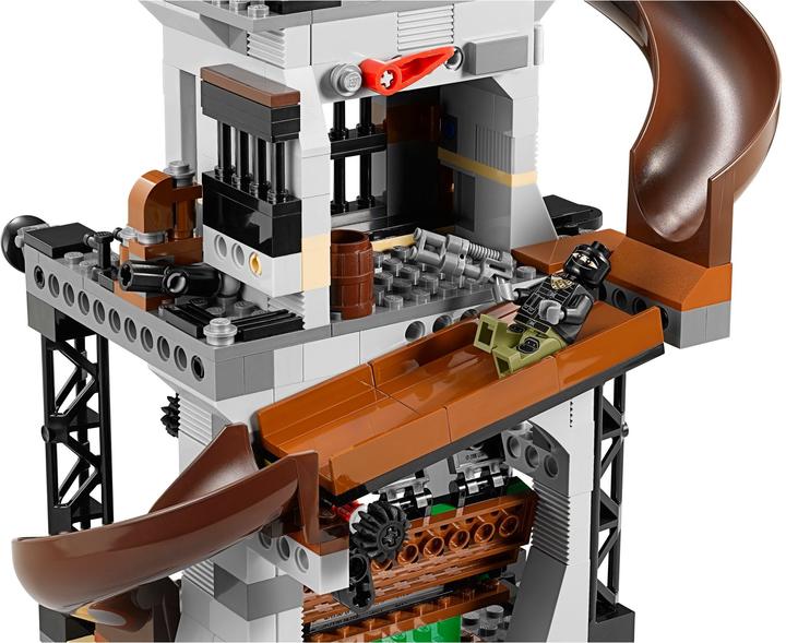 Actual product image LEGO Teenage Mutant Ninja attack on the Turtle hideout (79117)