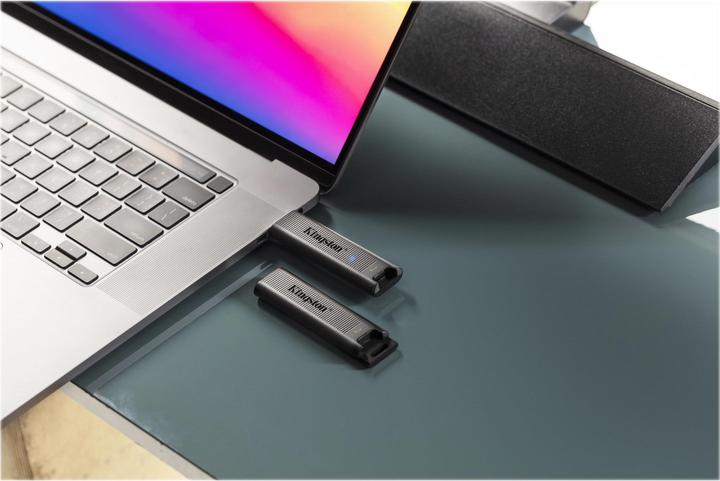 Actual product image Kingston DataTraveler Max (1000 GB, USB 3.2 Gen 2, USB-C)
