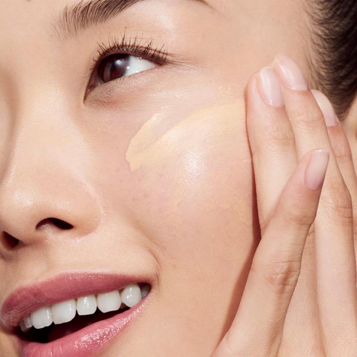 Produktbild Clinique Even Better Clinical Vitamin Makeup SPF 50 (3)