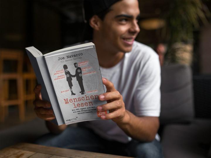 Actual product image Menschen lesen (German, Joe Navarro., 2010)