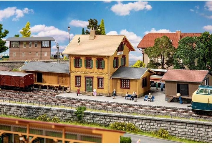 Actual product image Faller Kupferzell railway station