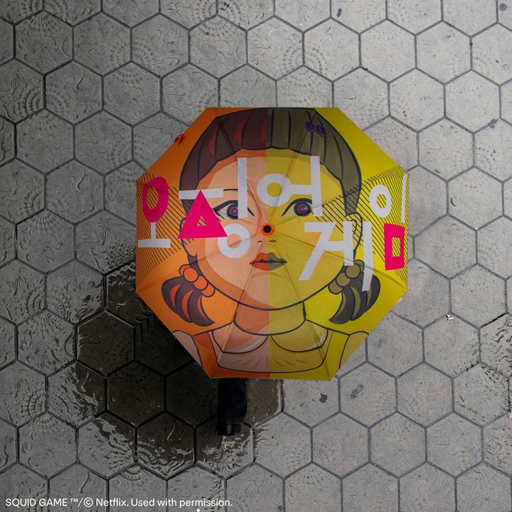 Produktbild Cinereplicas Squid Game Regenschirm Young-hee