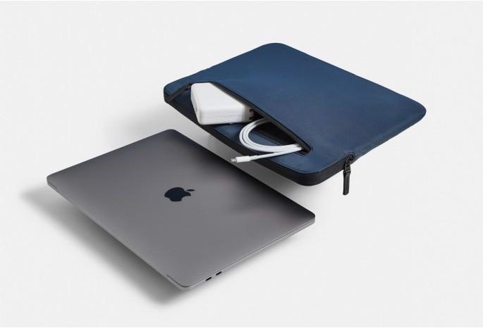 Actual product image Incase Compact (13.30", Apple)