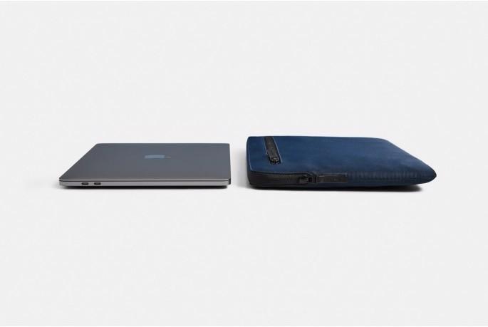 Actual product image Incase Compact (13.30", Apple)
