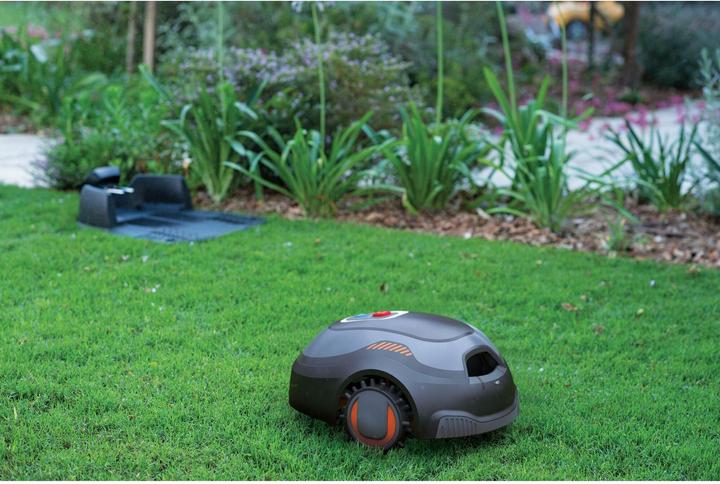 Image du produit Black & Decker Black&Decker BCRMW121QW Tondeuse à gazon robotisée (500 m², Câble périphérique)