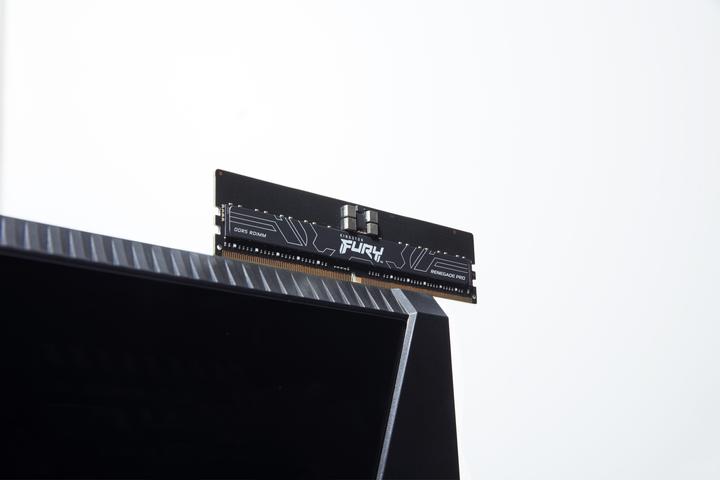 Actual product image Kingston D5 64GB 4800-36 Renegade PRO ECC K4 KFY KF548R36RBK4-64 (4 x 16GB, 4800 MHz, DDR5 RAM, DIMM)