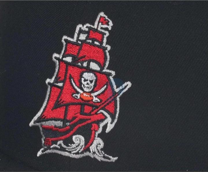 Immagine prodotto New Era NFL - Tampa Bay Buccaneers - Black Base Black Red 9Fifty Snapback Cap Nero OneSize (Taglia unica)