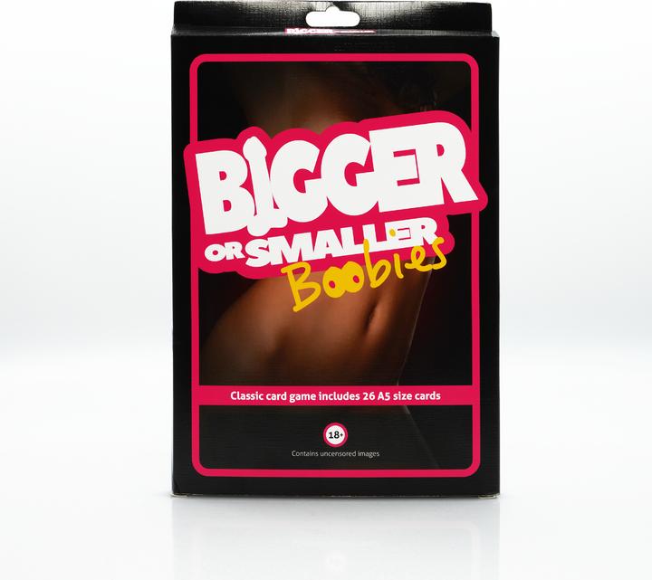 Produktbild Play Wiv Me «Grösser oder Kleiner: Boobies» – Lustiges Kartenspiel für Erwachsene, 26 Karten (Kartenspiel, Englisch)