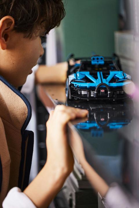 Actual product image LEGO Technic Bugatti Bolide Agile Blue (42162, LEGO Technic)