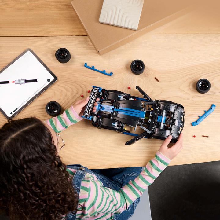 Actual product image LEGO Porsche GT4 (42176, LEGO Technic)