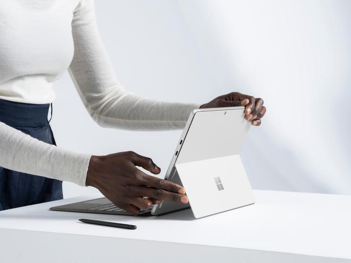 Immagine prodotto Microsoft Surface Pro 8 (13", Intel Core i5-1145G7, 8 GB, 256 GB, Senza layout di tastiera)