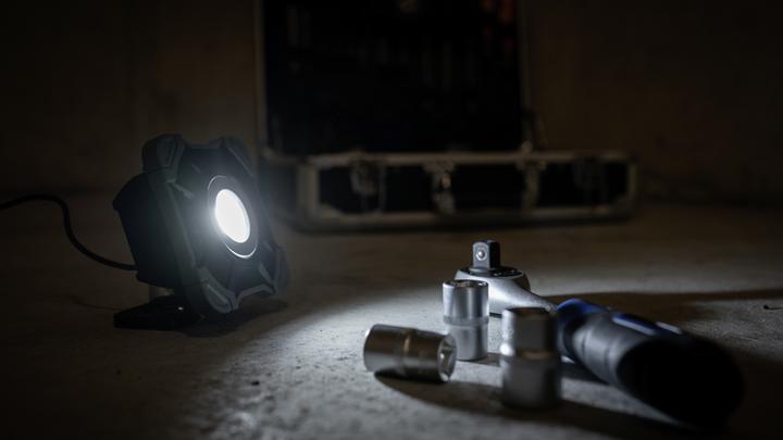 Immagine prodotto Steffen WORKLIGHT Faretto ricaricabile a LED da 10W con supporto (1000 lm)
