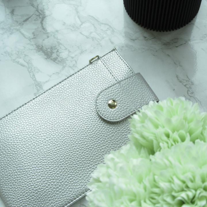 Produktbild PhoneLook Elegante universelle Smartphone Umhängetasche aus veganem Leder inkl. Umhängegurt aus Leder (vegan)