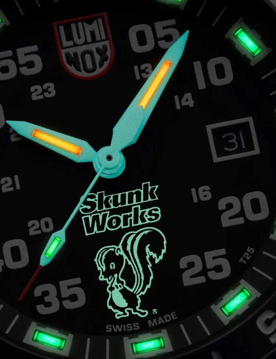 Image du produit Luminox F117 x SKUNK WORKS HERITAGE 6440H SERIES (Montre pilote, 44 mm)