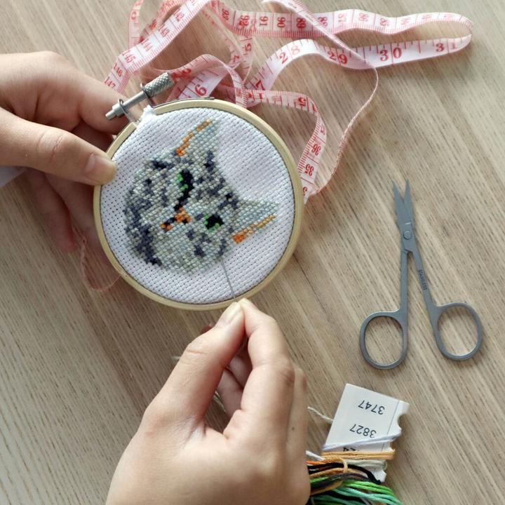 Produktbild Kikkerland Mini Cross Stitch Embroidery Kit Cat