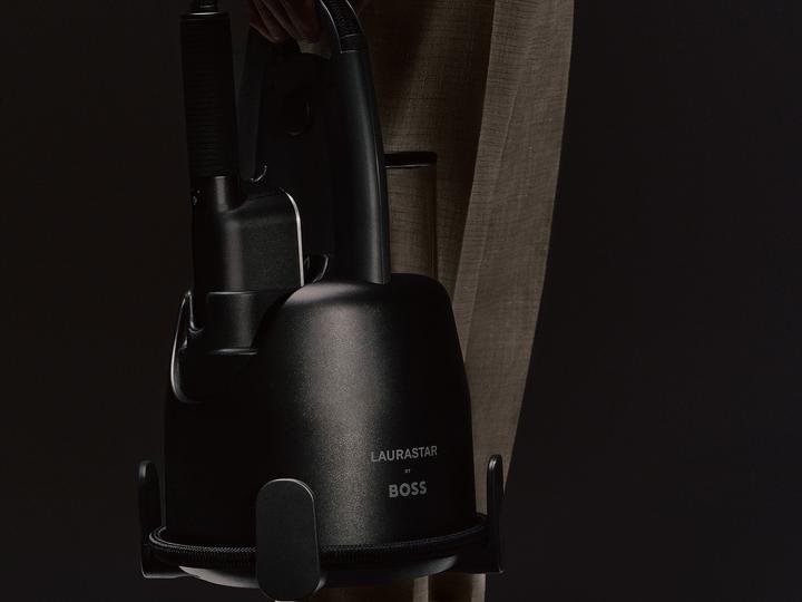 Actual product image Laurastar 2-in-1 steamer by Boss Izzi (2000 W)