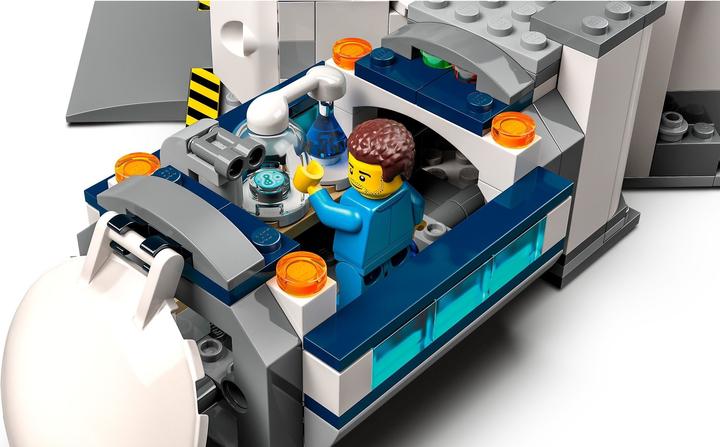 Actual product image LEGO Lunar Research Base (60350, LEGO City)