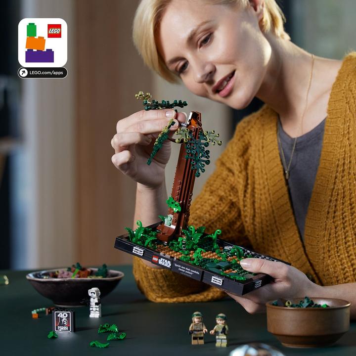 Actual product image LEGO Chase on Endor - Diorama (75353, LEGO Star Wars)