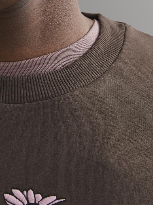 Actual product image Jack & Jones Jorbouquet Emb Sweat C.N Ft Styd Aw24 (M)