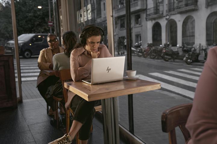 Image du produit HP Smart Buy EliteBook 11, Intel Ultra 7 155U 12C, IPS,,, Intel Graphics, WiFi 6e + BT 5.3, Win 11P (13.30", 16 Go, 512.00 Go, CH)