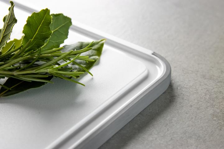 Image du produit KitchenAid Classic Polypropylene Non-slip Chopping Board, 20 x 25cm