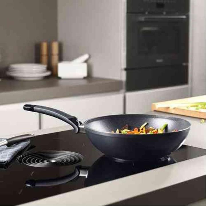 Produktbild Fissler Wokpfanne adamant 28cm (28 cm, Wok Pfanne, Aluminium)