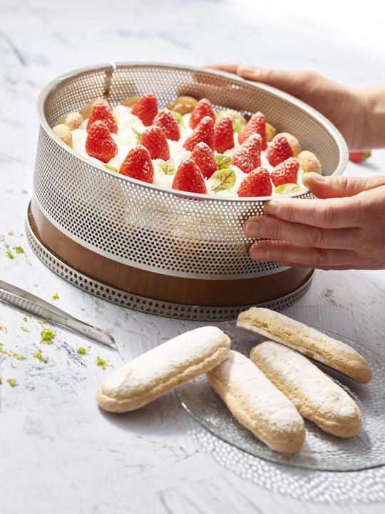 Immagine prodotto de Buyer Tortiera In Acciaio Inox Forata Abn. Fondo 24x6,5 (25.50 cm)
