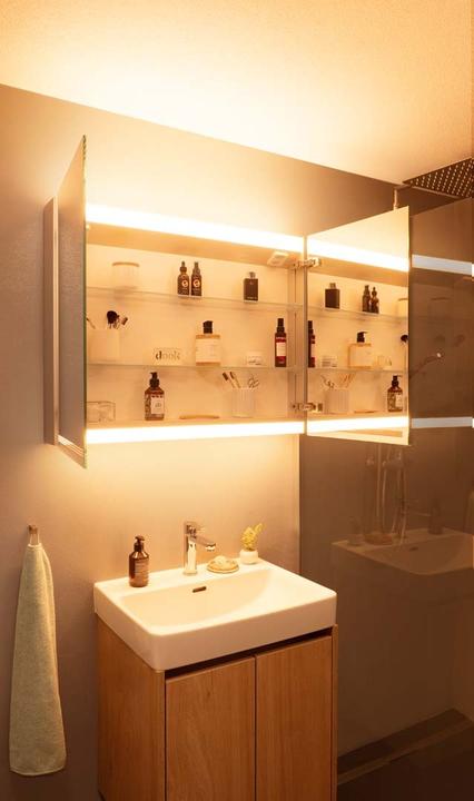 Produktbild Schneider GRACELINE LED Lichtspiegelschrank, 2 Doppelspiegeltüren, 70x70x12cm, 116.470. (70 x 70 x 12 cm)