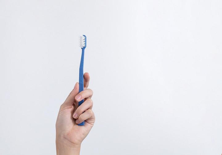 Produktbild Alpine White Toothbrush (Weich, 1 x)