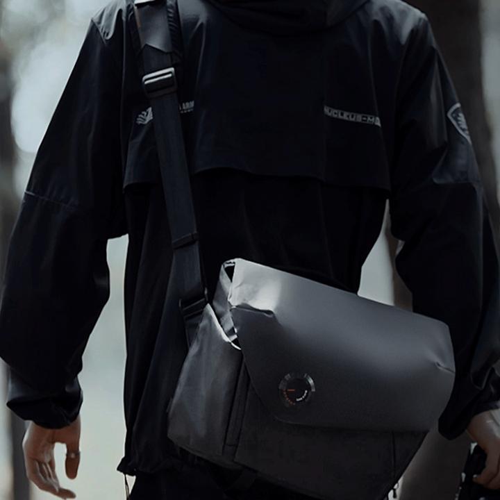 Immagine prodotto VSGO Black Snipe Camera Messenger Bag 6L (Borsa a tracolla per fotocamera, 6 l)