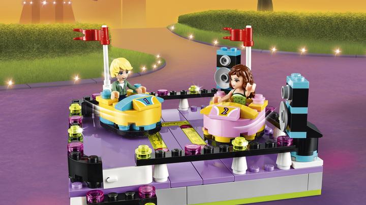 Image du produit LEGO Autos-tamponneuses Friends dans un parc d'attractions (41133, LEGO Friends)