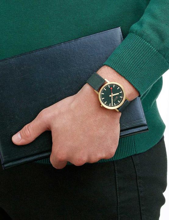 Image du produit Mondaine Classic - Inspiré par la nature - IP Gold (Montre analogique, 36 mm)