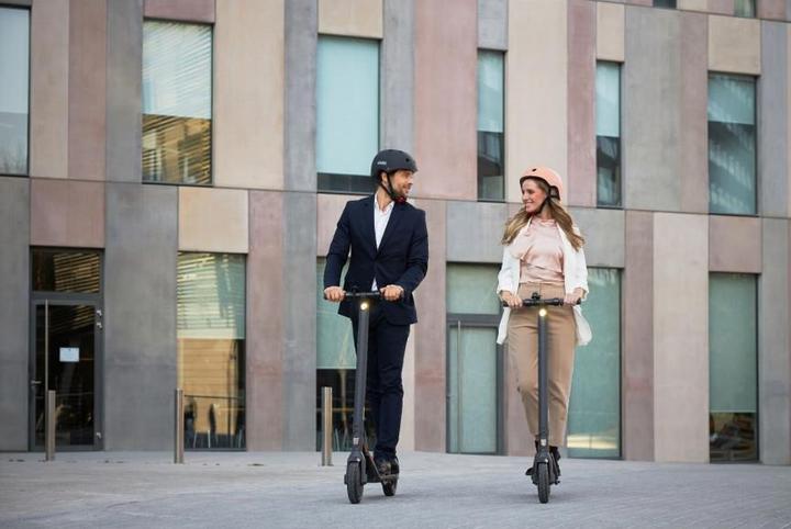 Produktbild Segway-Ninebot Kick Scooter E22E (20 km/h, 22 km, 300 W)