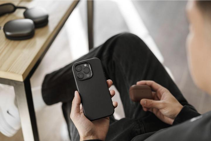 Produktbild Woodcessories Bio Leather Case (Apple iPhone 15 Pro)